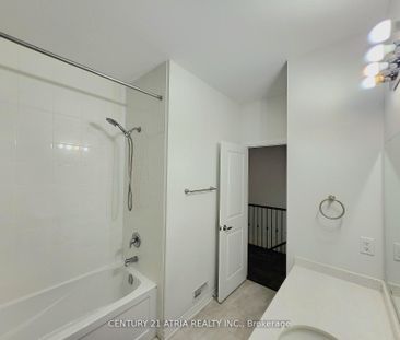 For Lease - 97 Schmeltzer Crescent, Richmond Hill, Ontario - Photo 4