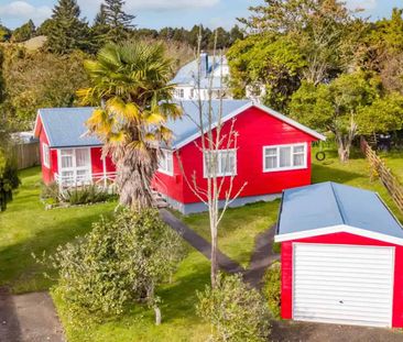 Spacious 3-Bedroom Home with Fireplace - Photo 5