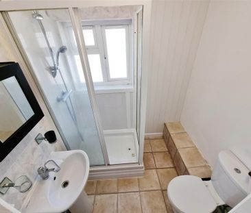 2 Bedroom Maisonette to Rent in Dayton Street, Rushden, Northants, ... - Photo 3