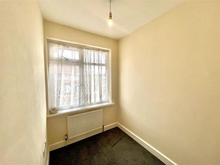 4 bedroom semi-detached house to rent - Photo 4