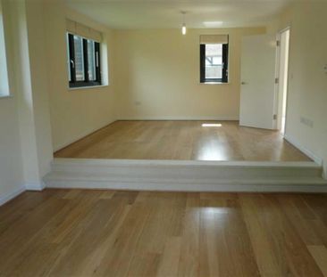 Corner Farm Place Pennine Way, HP2 5PN, Hemel Hempstead - Photo 1