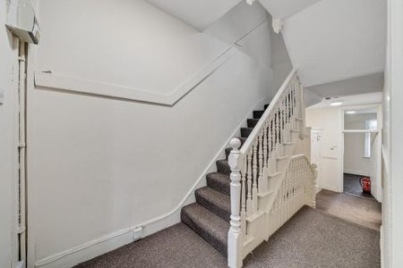 4 bedroom flat to rent - Photo 4