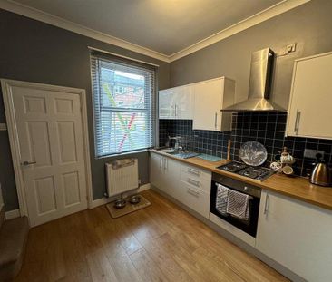 3 bedroom terraced house to rent - Photo 6