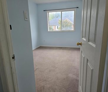 For Lease - 104 Sunfield Road Unit# Main, Toronto, Ontario - Photo 2