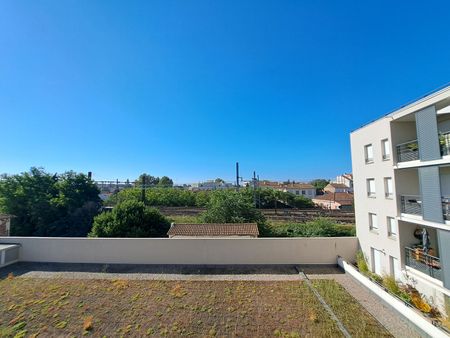 A LOUER AVIGNON ( 84000 ) : APPARTEMENT 3 pièces -TERRASSE - ASCENSEUR - 1 PLACE DE PARKING, - Photo 4