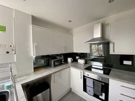 1 bed house share to rent in Briercliffe Road, Burnley, BB10 - Photo 2