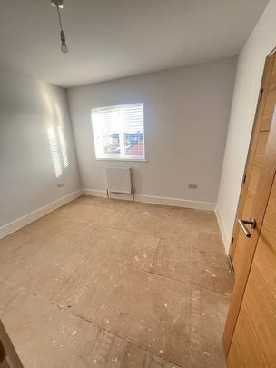 4 bedroom semi-detached house to rent - Photo 1