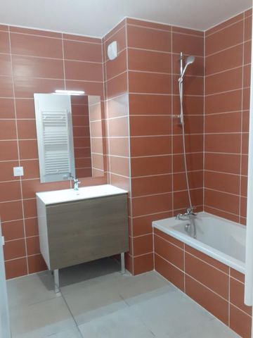 Location Appartement 3 pièces 66m² RUMILLY 74150 - Photo 4