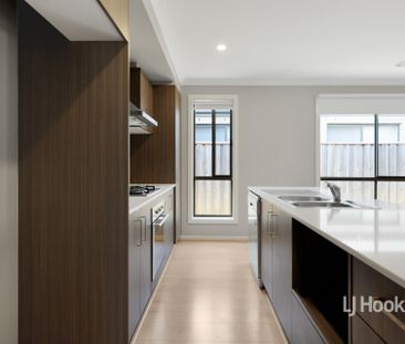 44 Paramount Boulevard, Wyndham Vale VIC, Belconnen - Photo 4