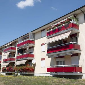 Appartement de 4 pièces au 1er étage dans un quartier calme de St-Prex - Foto 2