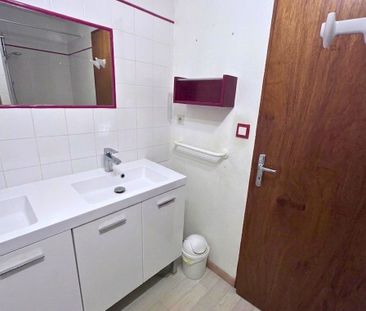 Location Maison 8 pièces 164m² CHATEAUBERNARD 16100 - Photo 2