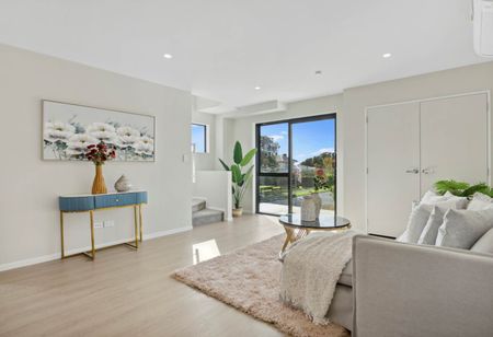 Mangere, 4 bedrooms - Photo 4