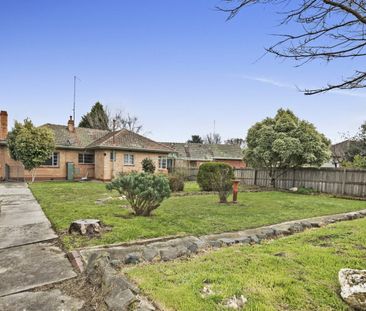 8 Muir Crescent, Newington, Vic 3350 - Photo 4