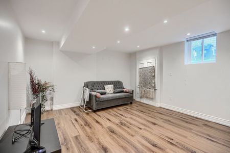For Lease - 5444 Longford Drive, Mississauga, Ontario - Photo 2