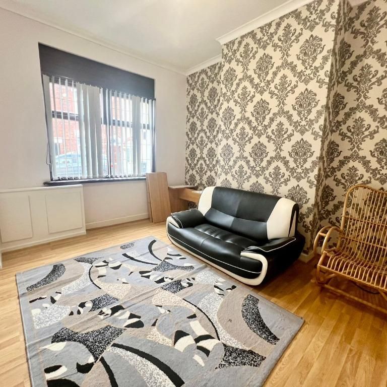 4 bedroom terraced house to rent - Photo 1