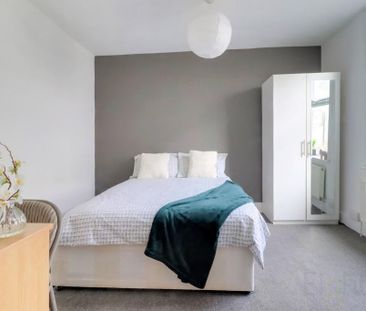 6 bedroom terraced house to rent - Photo 5