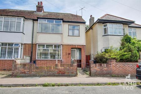 3 bedroom semi-detached house to rent - Photo 2