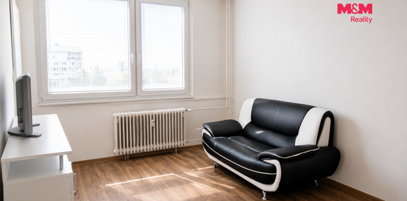 Pronájem bytu 2+kk 31 m², Valčíkova 327, Pardubice Polabiny - Photo 2