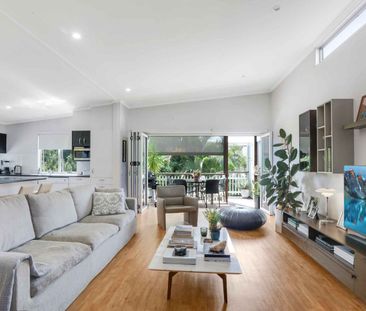 Urban Oasis in Teneriffe: Spacious Living, Modern Comforts, and Unmatched Convenience - Photo 1
