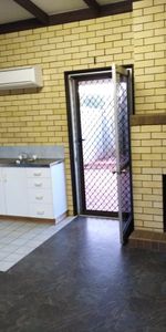 Private courtyard and close to Uni SQ - Photo 4