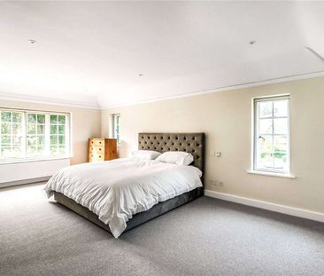 Immaculately presented five bedroom character home on a premier roa... - Photo 3