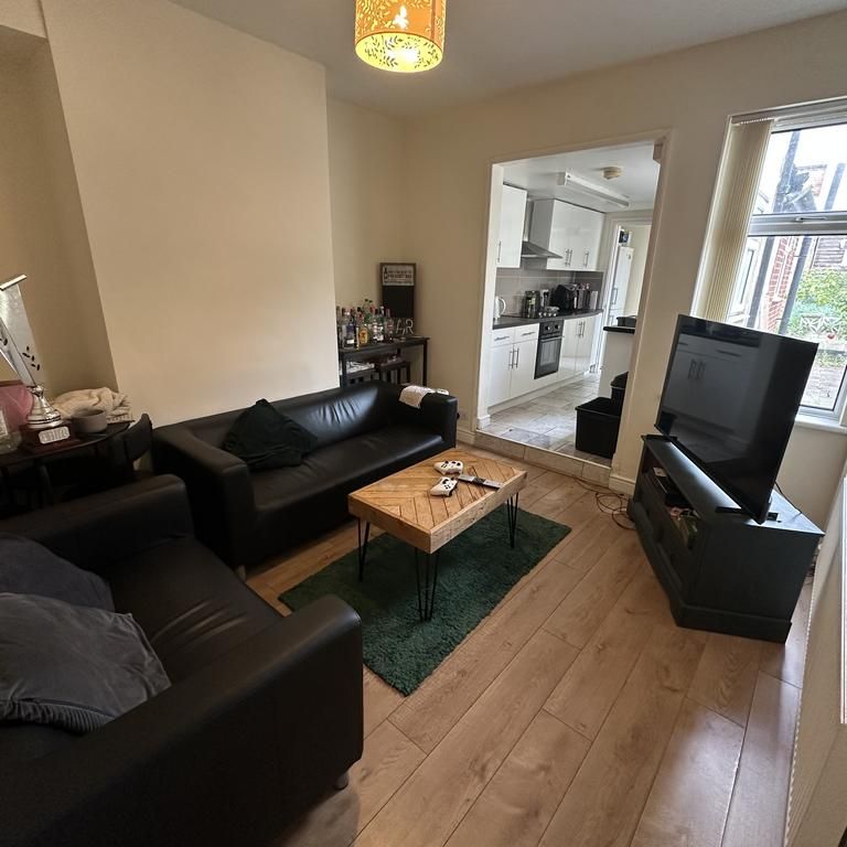 4 bedroom terraced house to rent - Photo 1