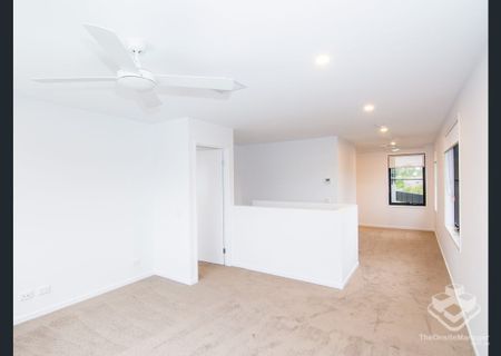 Breaking Lease for Rent - STUNNING TOWNHOME FOR RENT - Photo 2
