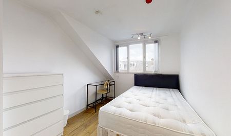 Modern 6-Bedroom Property Just Off Ecclesall Road Ideal for Students or Sharers - Photo 3