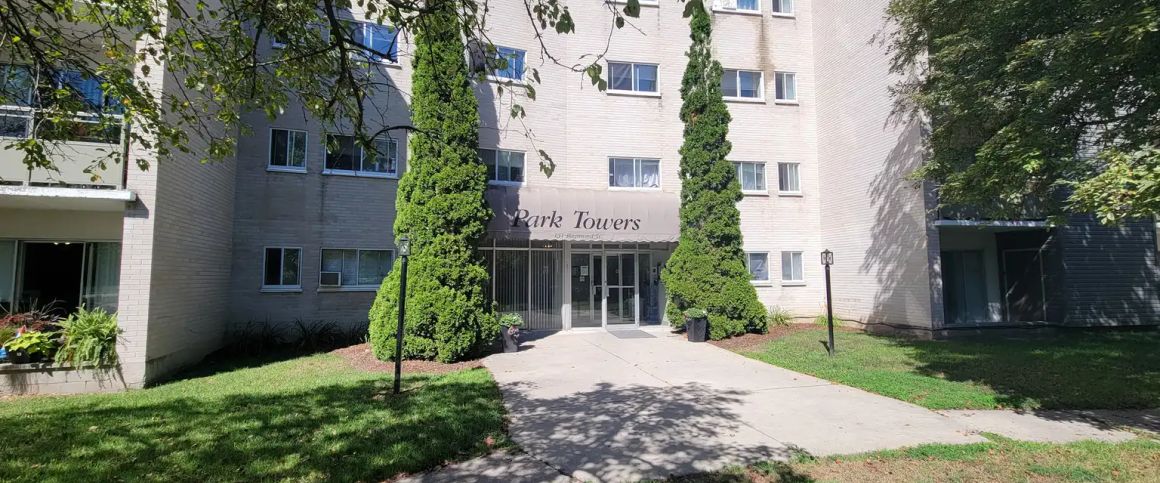 Park Towers Apartments - Choose your rent level - Call for Details - Heat, Water & Parking included — 1 Bedroom - Photo 1