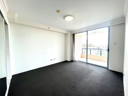 LARGE OVERSIZED 2 BEDROOM UNIT IN NEWINGTON TOWERS - Photo 5