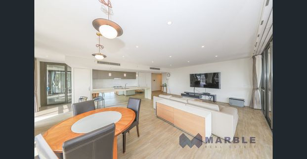 Oversized 3 bedroom apartment with double parking – 216sqm on title - Photo 1