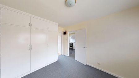Conveniently Located Apartment! - Photo 3