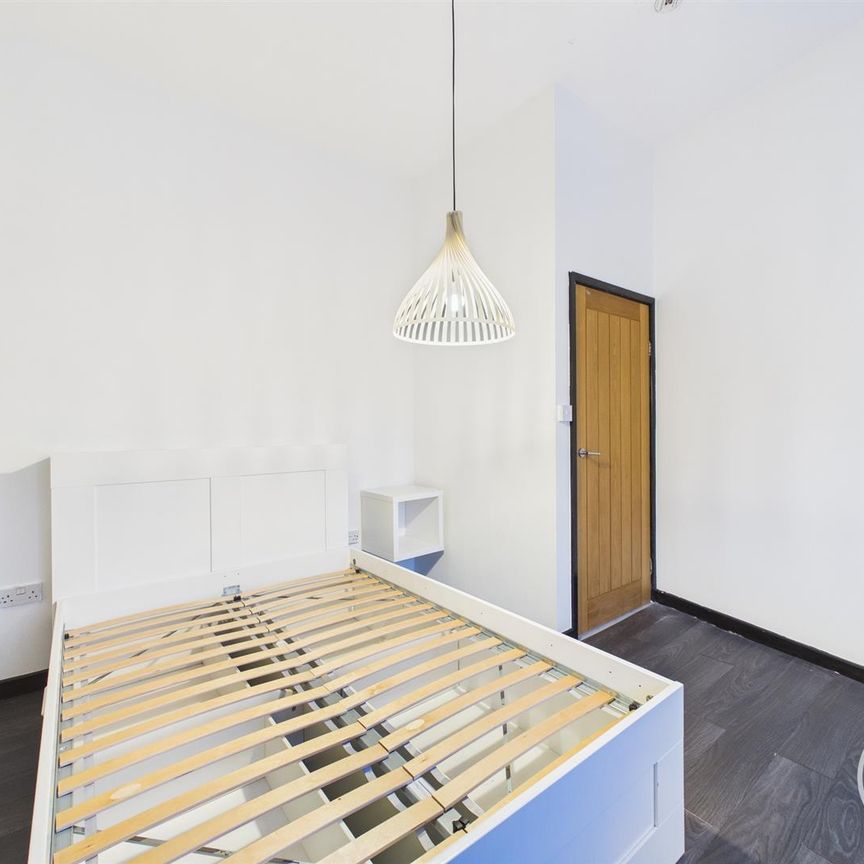 Armley Lodge Road, Leeds - Photo 1