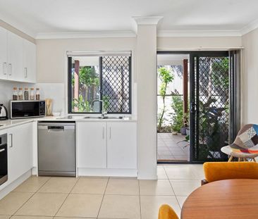 4/15 Rutland Street, Coorparoo QLD 4151 - Townhouse For Rent | Domain - Photo 5
