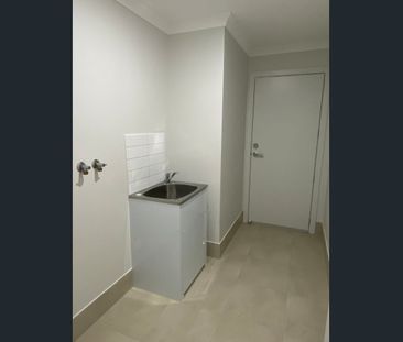 Coastal Meets Lakeside – Stunning New 4-Bedroom Home - Photo 5