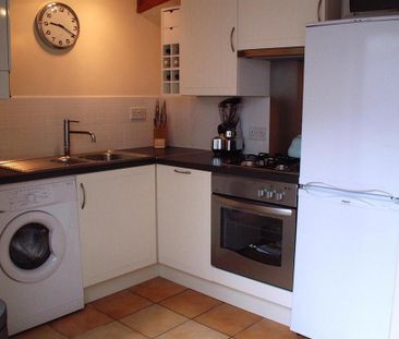 2 bedroom semi-detached house to rent - Photo 4