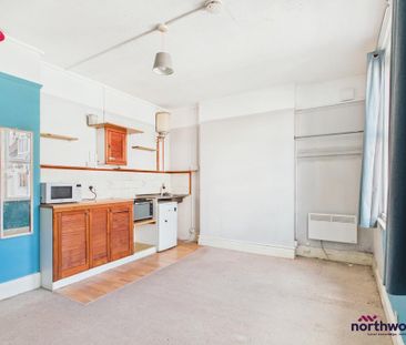 1 bedroom in a house share to rent - Photo 3