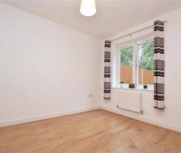 3 bedroom end of terrace house to rent - Photo 3