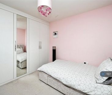 4 bedroom detached house to rent - Photo 3