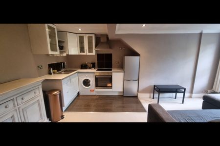 2 Bed Flat, Leigham Vale, SW16 - Photo 2