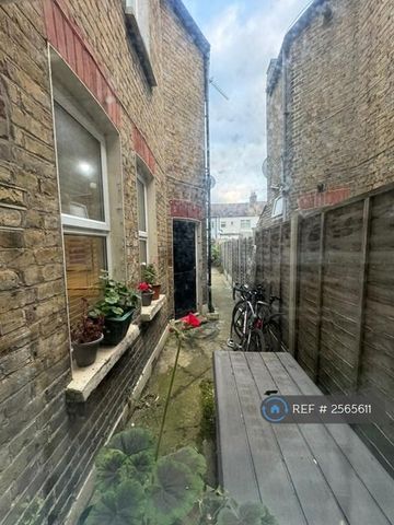 2 bedroom flat to rent - Photo 3