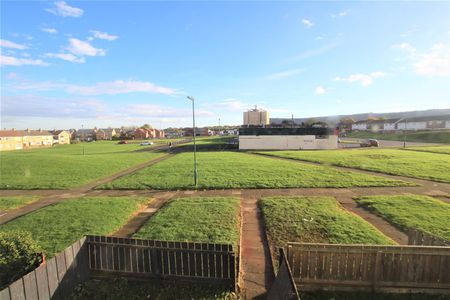 3 bedrooms House - Terraced for Sale - Photo 2