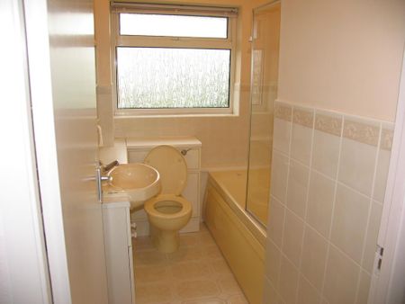 2 bedroom terraced house to rent - Photo 3