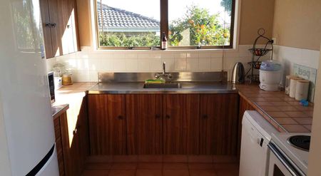 Dinsdale family home overlooking park - Photo 5