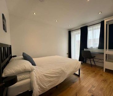 Hounds Grove, Romford, RM4 - Photo 5