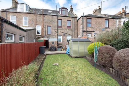 4 bedroom maisonette to rent - Photo 4