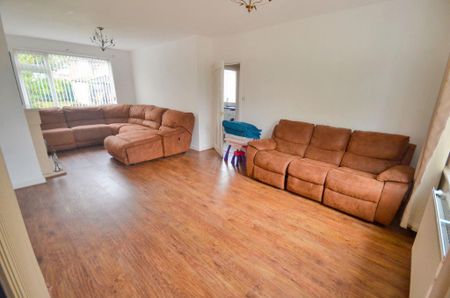 3 bedroom semi-detached house to rent - Photo 2