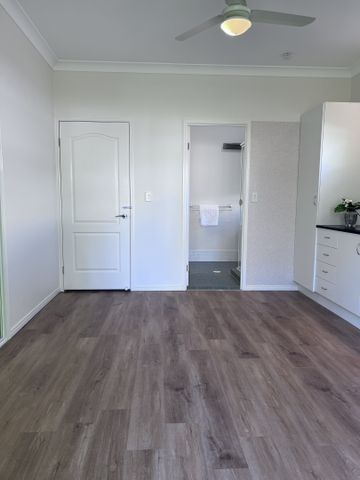 17A Tussock Crescent, Elanora QLD 4221 - House For Rent - $490 | Domain - Photo 5