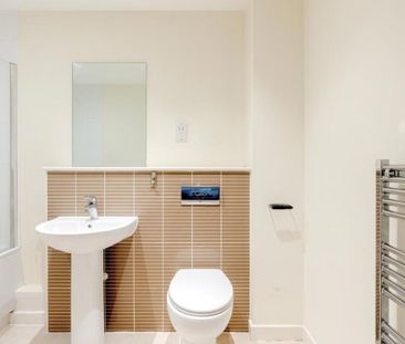 A lovely modern one-bedroom flat available to rent in Vestry Hall w... - Photo 4