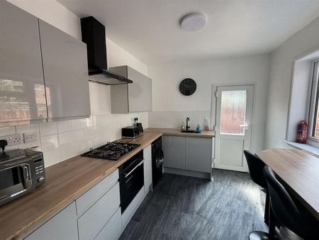 2 bedroom private hall to rent - Photo 5